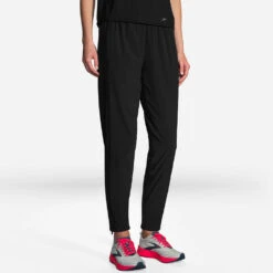 Brooks Shakeout Pant Women's 7 Brooks Shakeout Pant Women's -Holabird Sports Store 056803 001 1