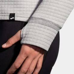 Brooks Activate Midweight Hoodie Women's 13 Brooks Activate Midweight Hoodie Women's -Holabird Sports Store 057763 030 3