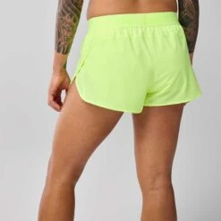 Brooks Breakaway 2.5" Short Women's 9 Brooks Breakaway 2.5" Short Women's -Holabird Sports Store 057804 796 2